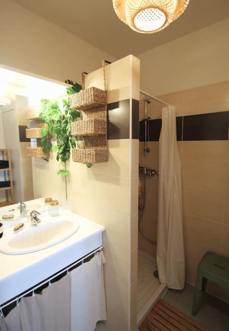 Cosy Appartement Entre Vignes Et Garrigue Avec Piscine Péret Buitenkant foto