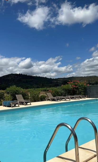 Cosy Appartement Entre Vignes Et Garrigue Avec Piscine Péret Buitenkant foto